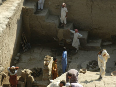 Attività di scavo e restauro in corso ad Amluk-dara.