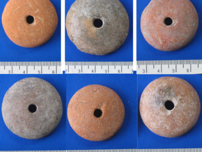 Fig. 7 Fusaiole di terracotta da sepolture femminili databili tra la fine dell’Età del bronzo e l’inizio dell’Età del ferro (ca. 600-400 a.C.)